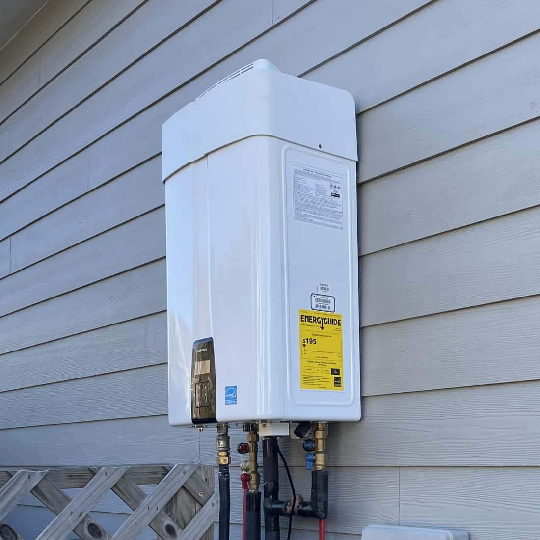 Tankless Water Heaters work by Streamlined Plumbing in Baldwin County, Alabama